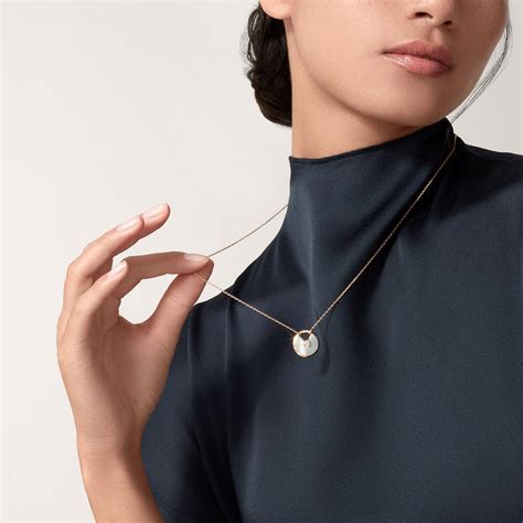 cartier collier amulette